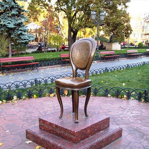 Памятник Ильфу и Петрову - 12 стул на Дерибасовской